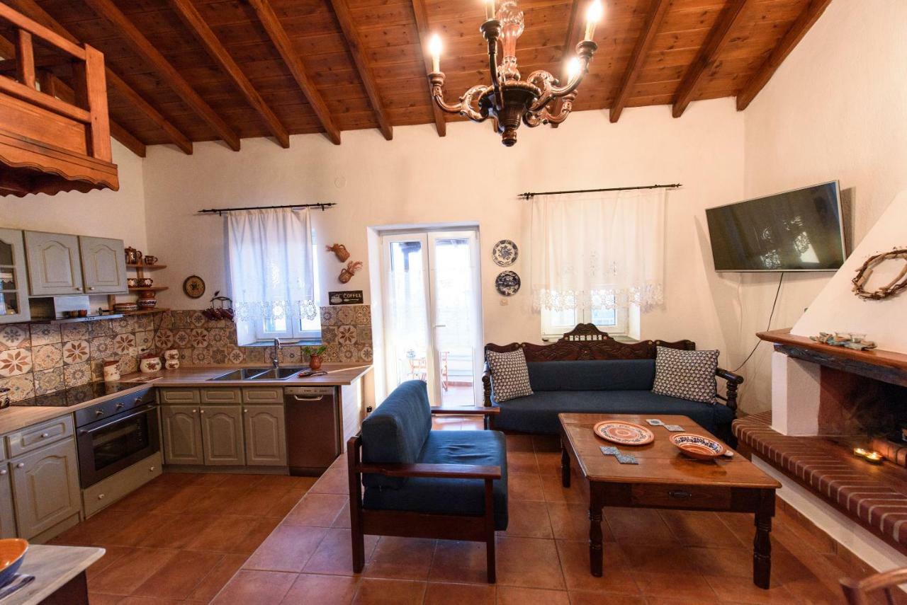 Villa Marouda Glossa Exterior photo
